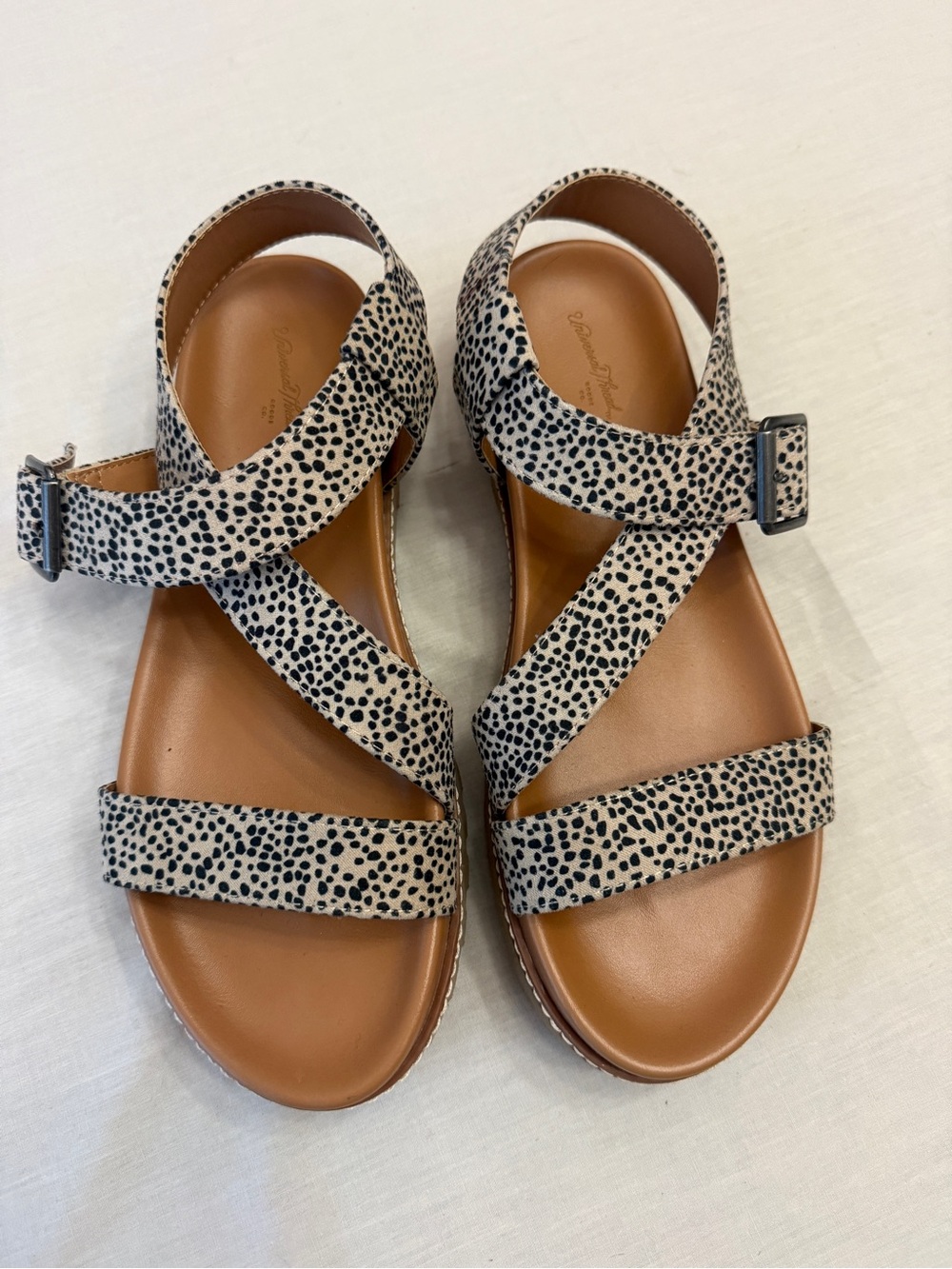 Universal Thread Black and Cream Speckled Strap Sandals